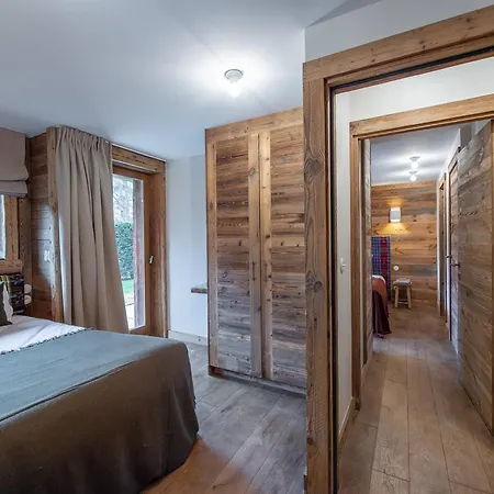 Duplex Renove Au Coeur De Megeve, 3 Chambres, Cheminee, Terrasse, Equipements Modernes. - Fr-1-569-72 *